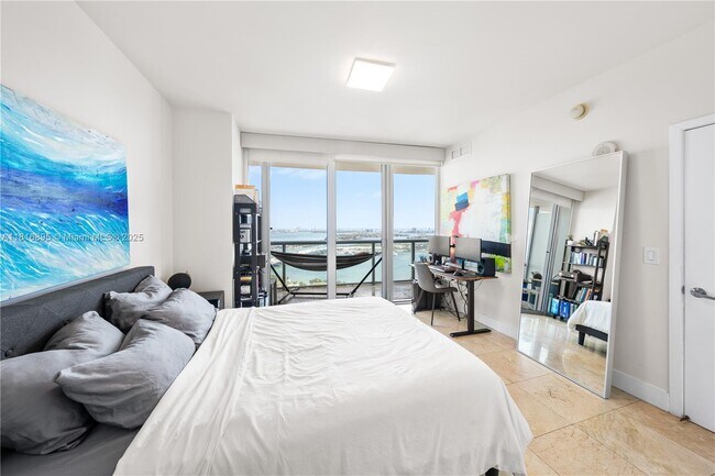 Building Photo - 888 Biscayne Blvd