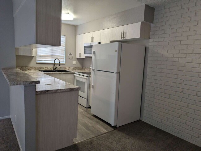 Building Photo - "Charming 2-Bed Condo Retreat in Lakewood ...