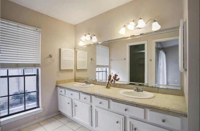 Building Photo - 2220 Bering Dr