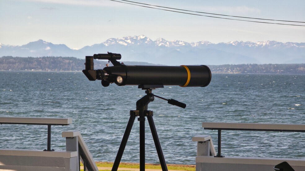 Building Photo - 1588 Alki Ave SW