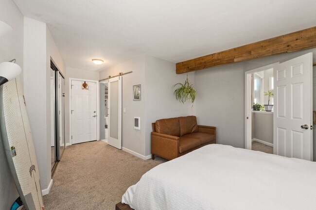 Building Photo - Fully furnished- North Mission 2 bed 2.5 baths - 6 houses from the beach.