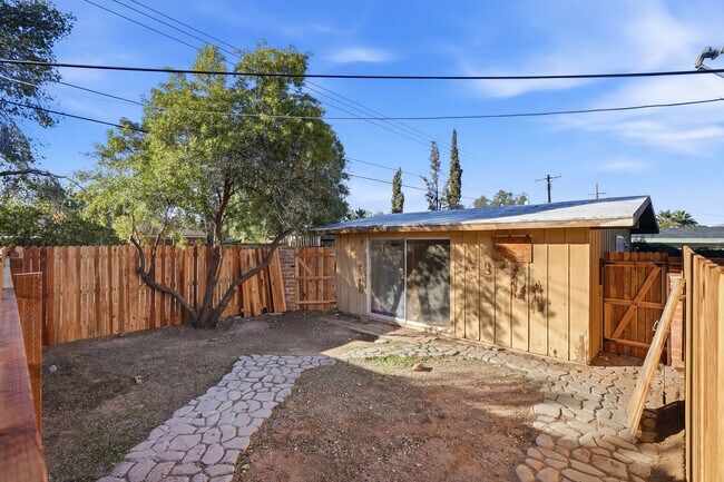 Building Photo - 6814 E Koralee St