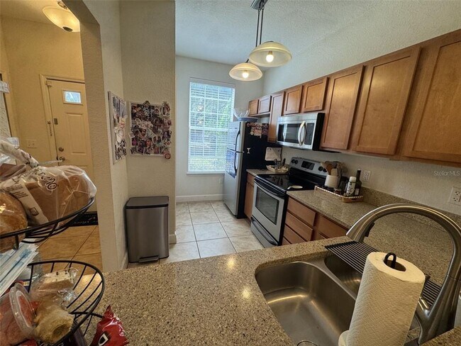 Building Photo - 2508 SW 35th Pl