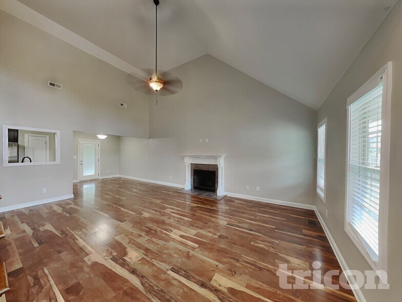 Building Photo - 676 Ellie Nat Dr