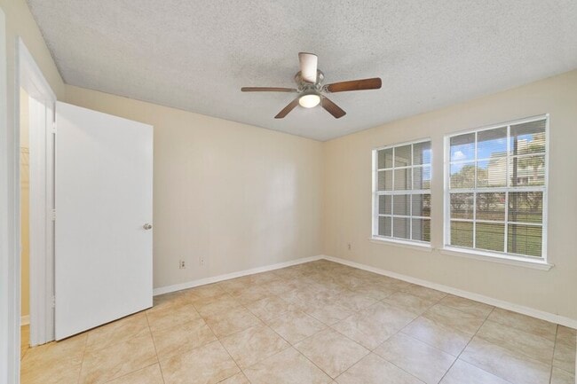 Building Photo - 6190 Westgate Dr