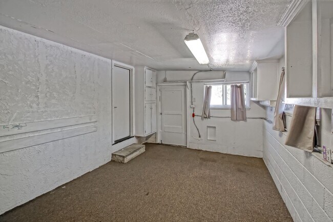 Building Photo - 2809 Carlsbad St