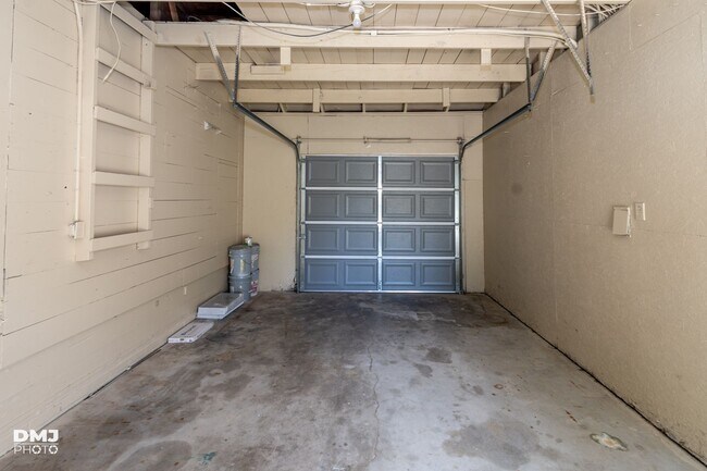 Building Photo - Move in Ready and pricced to GO!! 3 Bed / 2 Bath in 77619!