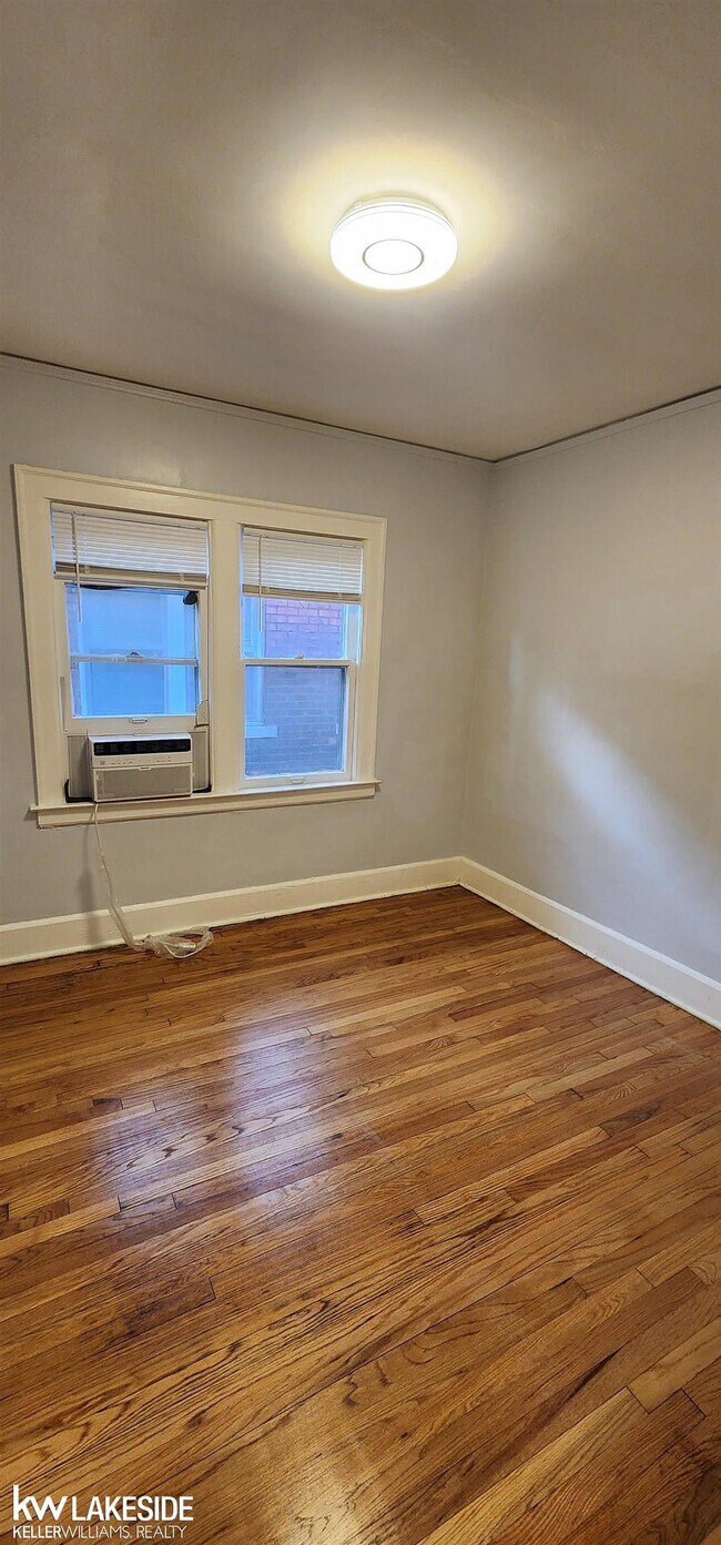 Building Photo - 914 Beaconsfield Ave