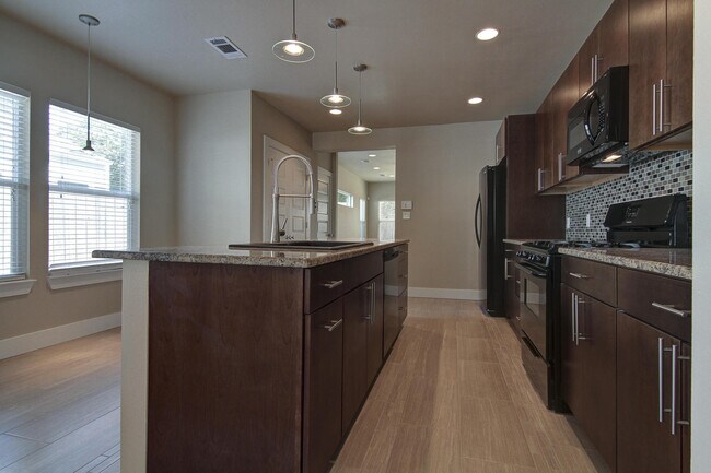 Building Photo - UT PRE-LEASE: 2013 Completely Remodeled 6 ...