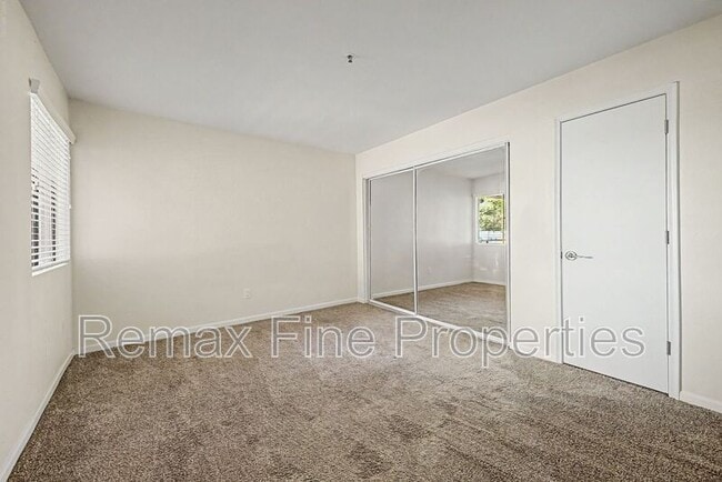 Building Photo - 4704 E Paradise Village Pkwy N