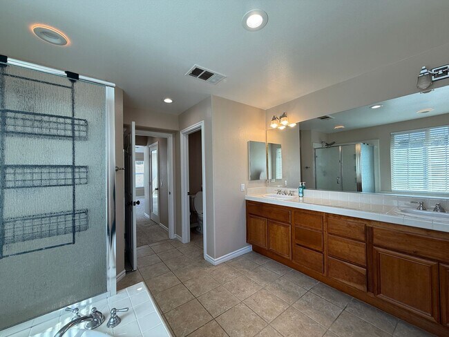 Building Photo - Ana Verde 3 bedroom