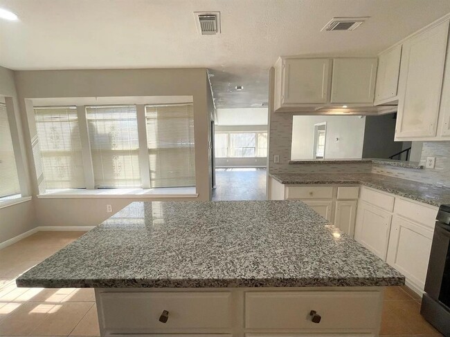 Building Photo - 13535 Gaby Virbo Dr