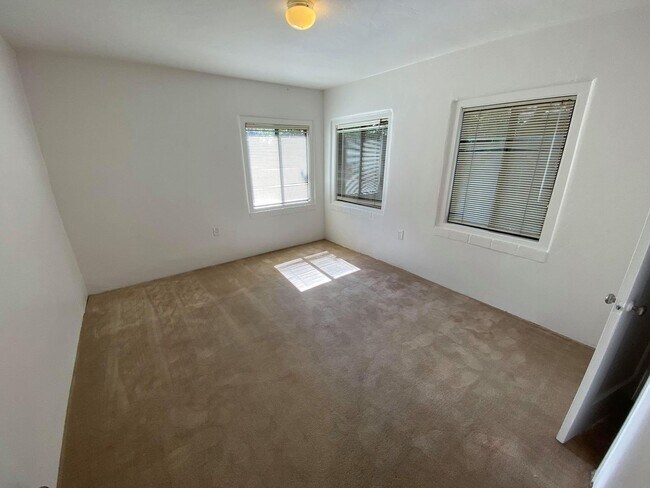 Building Photo - Spacious West Menlo Park Home for Rent