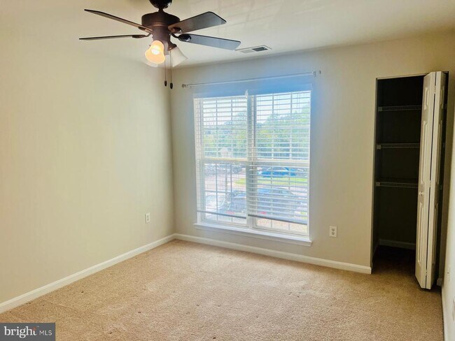 Building Photo - 1049 Gardenview Loop