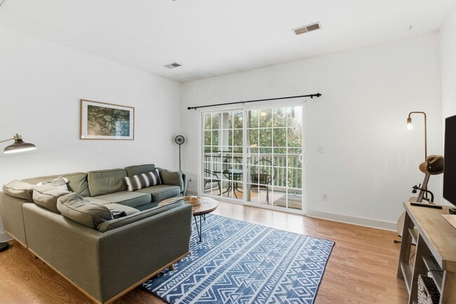 Building Photo - 7223 Althorp Way