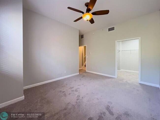 Building Photo - 2304 Vintage Dr