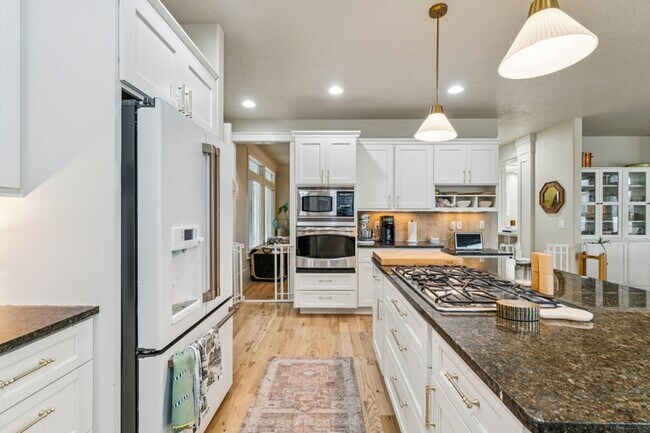 Building Photo - 2012 W Rock Creek Dr