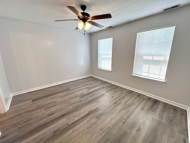 Building Photo - Beautiful 3 Bedroom 2 Bath Home in the Heart of Madison!