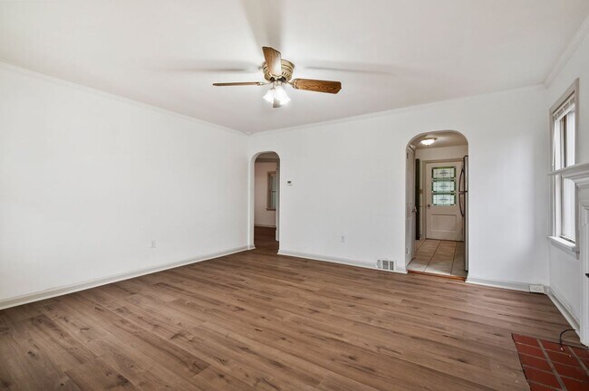 Building Photo - Recently Updated 3 Bedroom Cape Cod Home In Brookline.  Available Immediately.