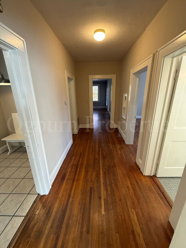 Building Photo - 202 N Hawthorne Rd