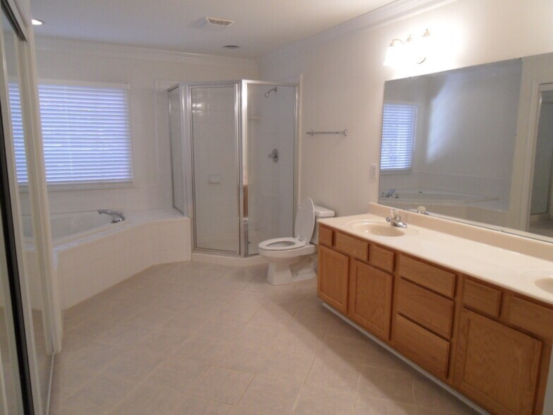Primary Bath - 5320 Goldenglow Way