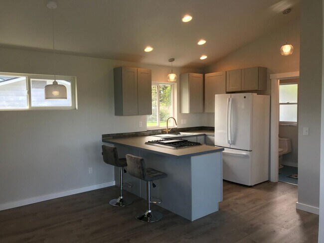 Building Photo - Jasmines Q