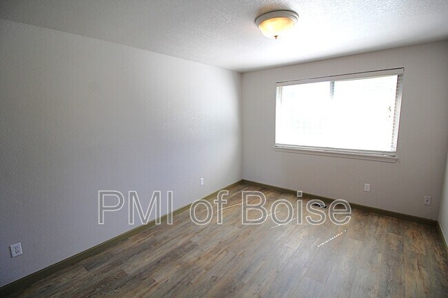 Building Photo - 3357 S Williamsburg Way