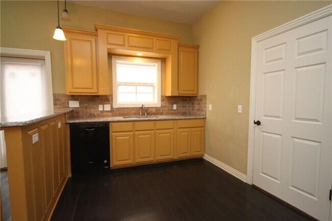 Building Photo - Available June 1st! 3-Bedroom, 2.5-Bathroom Home in Rupple Row