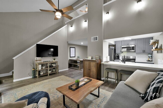 Building Photo - 3900 Aspen Dr