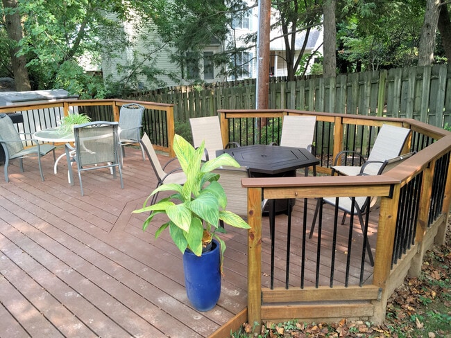 Building Photo - 2129 Patrick Henry Dr