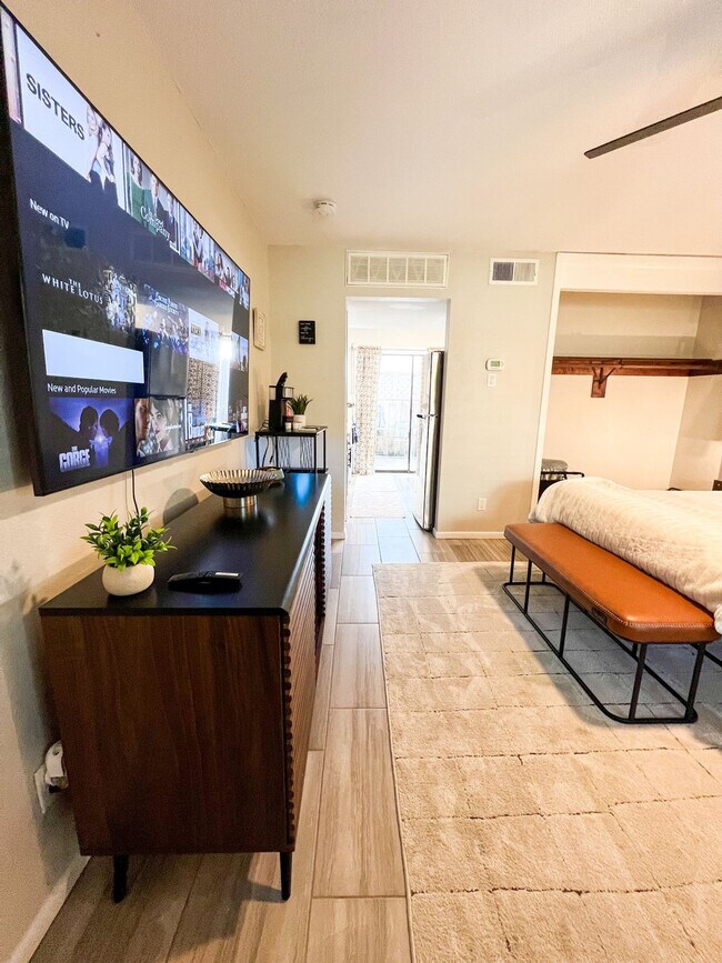 Building Photo - 14898 Granada Dr