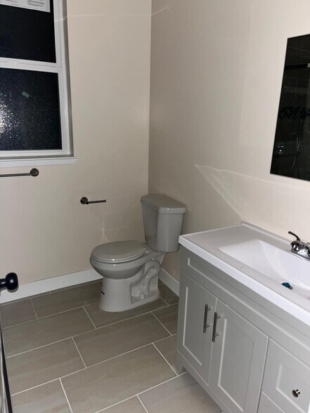 bathroom - 994 Helen Ave