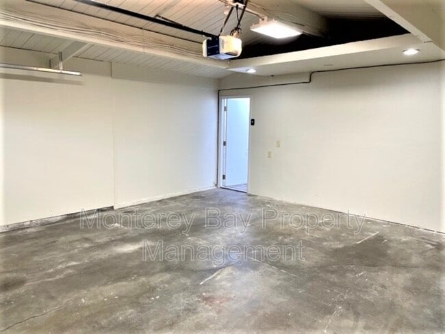 Building Photo - 1119 Presidio Blvd