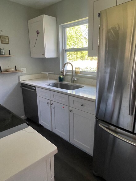 Building Photo - 5525 Lunsford Dr