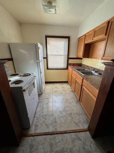 Large Kitchen with plenty of cabinets for storage - 3126 Bracken Woods Ln