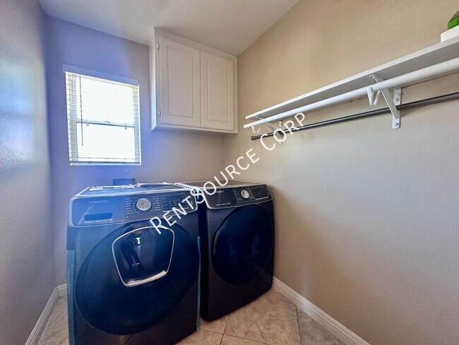 Building Photo - 5053 Woodbridge Ln