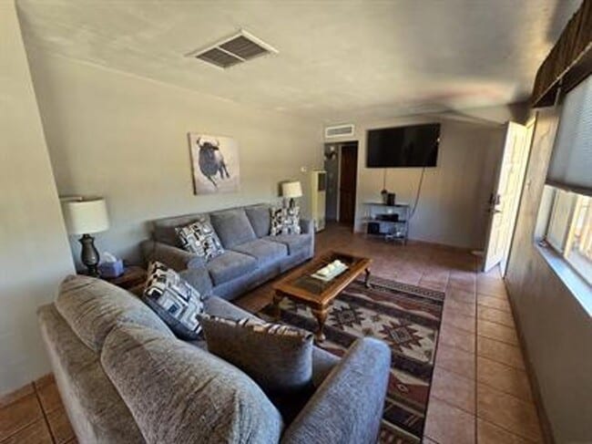 Building Photo - Spacious 3 bedroom/ 2 bath home with R/V parking