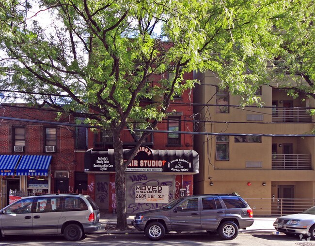 Building Photo - 1423 Broadway