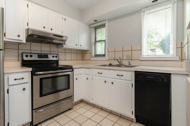 Building Photo - 2806 Downing Way
