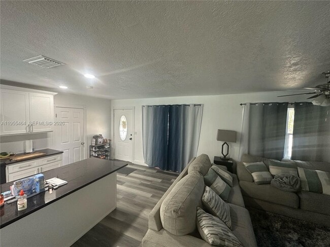 Building Photo - 1011 Gerona Ave