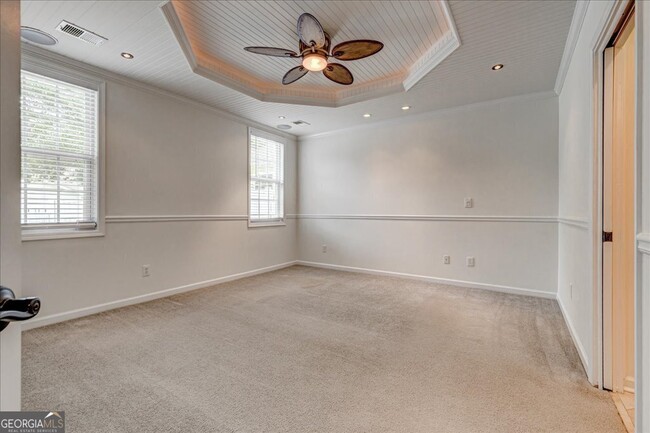 Building Photo - 1033 Pinehurst Dr
