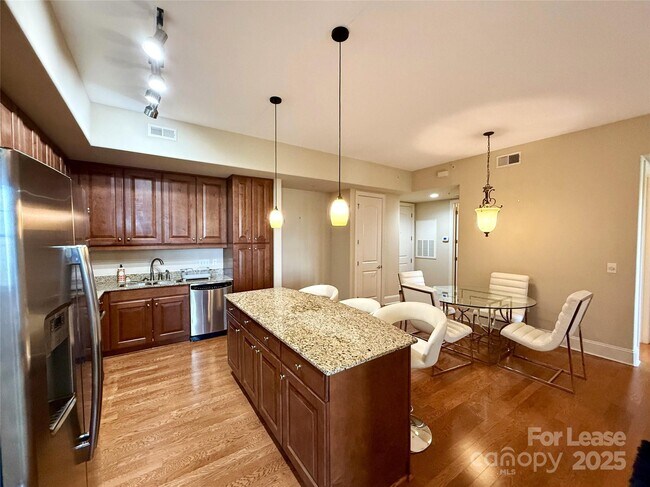 Building Photo - 4625 Piedmont Row Dr