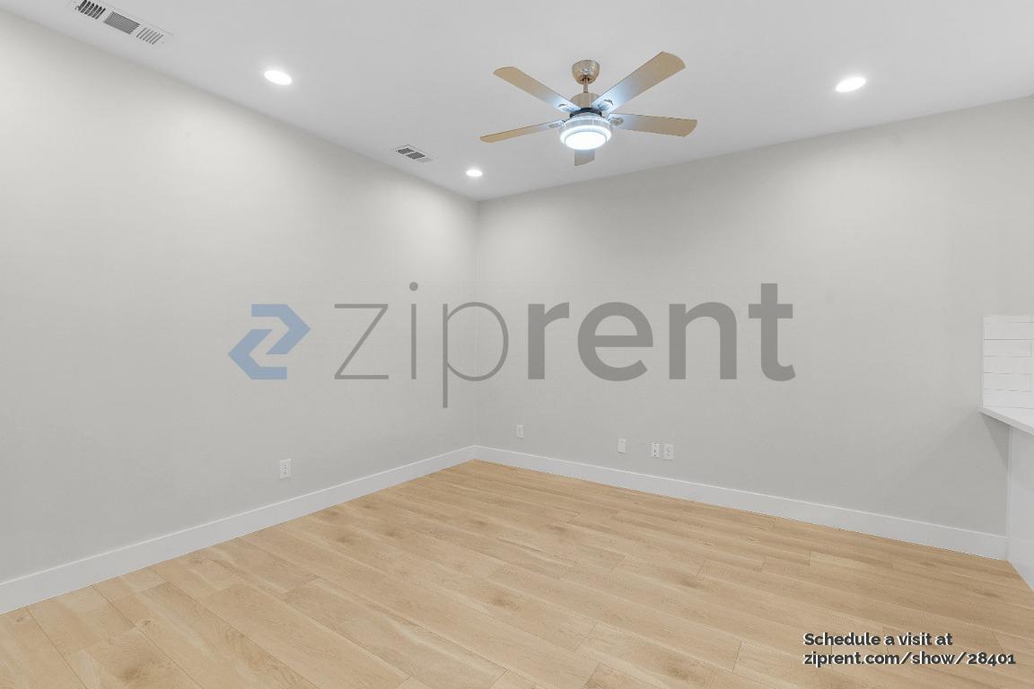 Building Photo - Unit