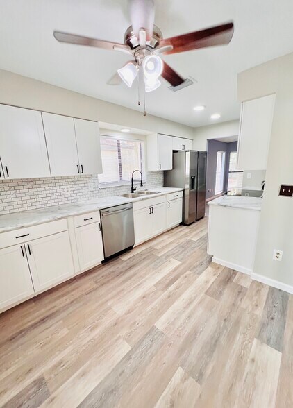 Building Photo - 13903 LAZY OAK DRIVE