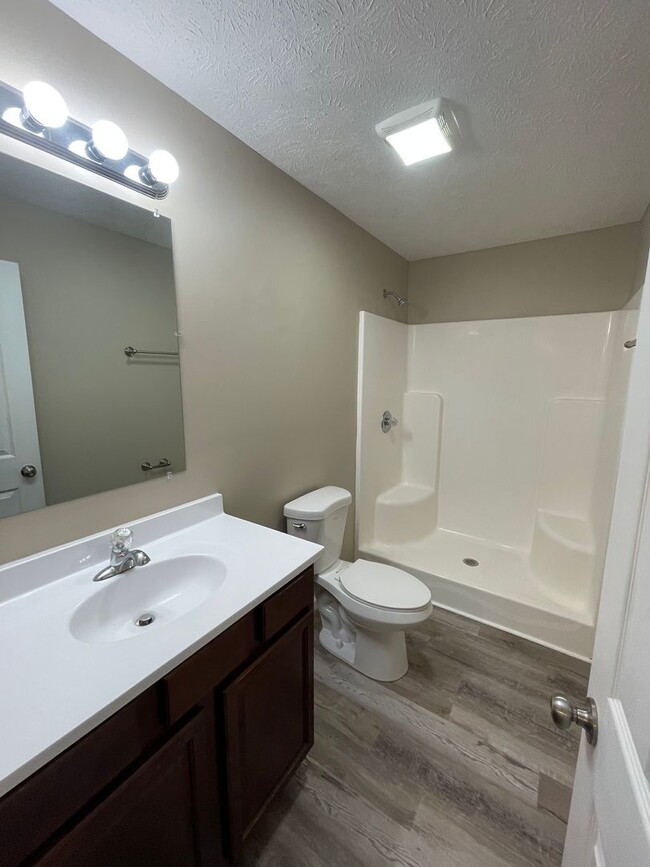 Building Photo - 3 bedroom 2 bath single family home in Whi...