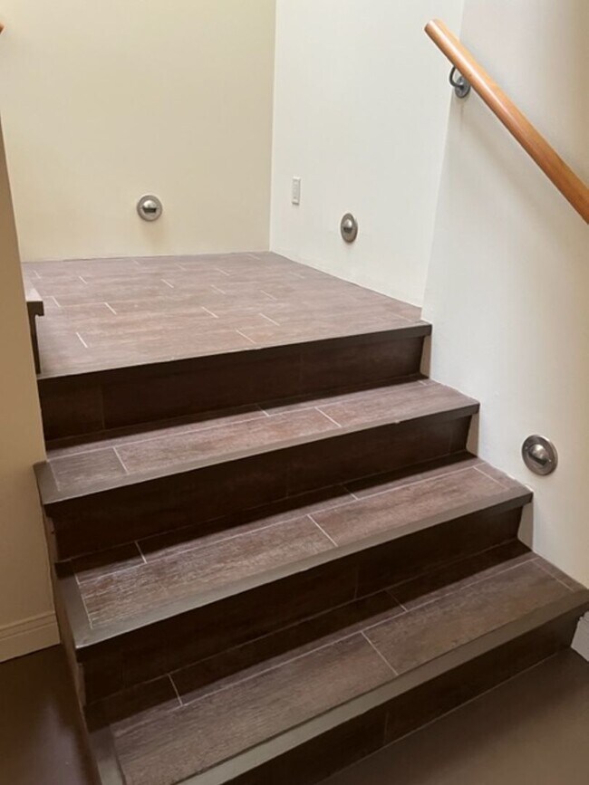 Building Photo - Home-Sweet-Home Vibe in Harper Ave!