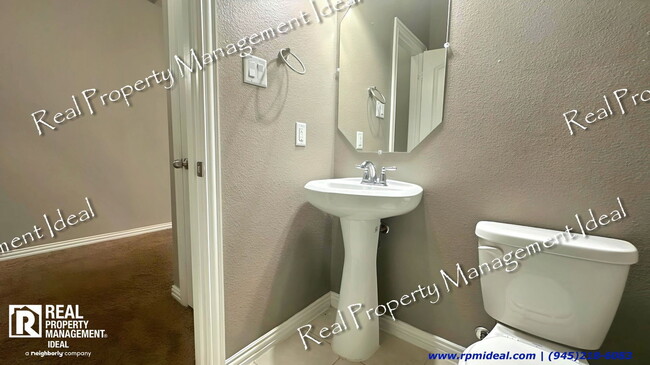 Building Photo - 304 Basil St