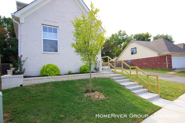Building Photo - 6923 Parkbrook Ln