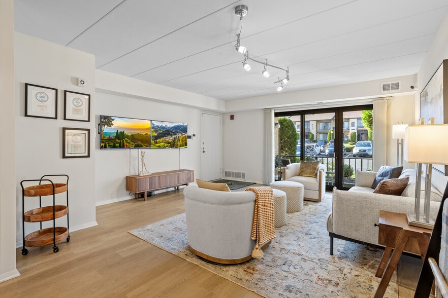 Primary Photo - Ambassador Apartments