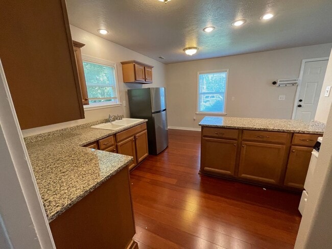 Building Photo - Adorable bungalow with large private yard